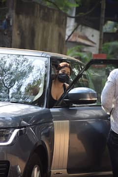 Janhvi Kapoor Rocks Casual Look In Gym Shorts As She Gets Snapped By Paps, See PICS