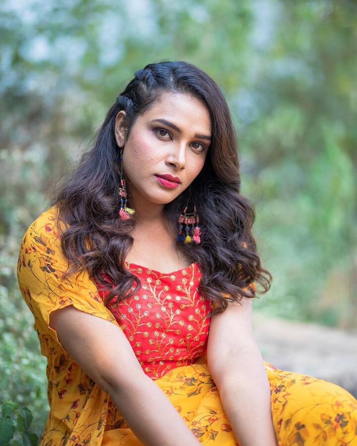 ఈ డ్రెస్ లో ఆమెకు అన్ని పాజిటివ్ రెస్పాన్స్‌లే వచ్చాయి. ట్రోలింగ్ బారిన పడలేదు. -Image credit: Hariteja/Instagram