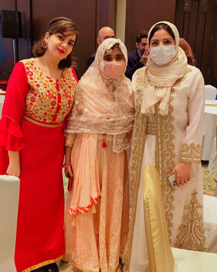 खतीजाने नुकतीच सोशल मीडियावर पोस्ट शेअर करून तिच्या साखरपुड्याबद्दल नेटकऱ्यांना माहिती दिली.  (photo :khatija.rahman/ig)