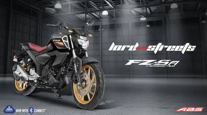 Yamahaએ ભારતમાં તેની 2022 Yamaha FZ-S FI બાઇક લોન્ચ કરી છે. આમાં બોડી પેનલ પર નવી કલર સ્કીમ અને નવા ગ્રાફિક્સ આપવામાં આવ્યા છે.