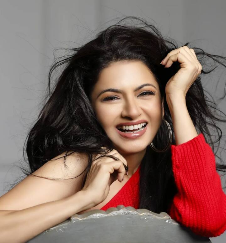 भाग्यश्रीने सोशल मीडियावर शेअर केलेले फोटो सध्या व्हायरल होत आहेत. (Bhagyashree/Instagram)