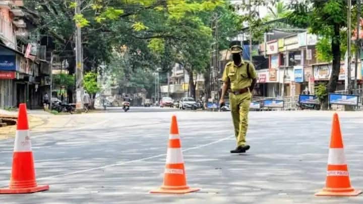 দেশে করোনাভাইরাস আক্রান্তের সংখ্যা গত কয়েকদিন ধরেই বাড়ছে। এই পরিস্থিতি কপালে চিন্তার ভাঁজ ফেলেছে প্রশাসনের কপালে। সংক্রমণ দ্রুতহারে বৃদ্ধি পাওয়ায় অনেকের মনেই প্রশ্ন উঠেছে, তাহলে কি করোনার আরও একটি ঢেউ চলে এল। এর মধ্যে বিভিন্ন মহলের পক্ষ থেকে তৃতীয় ঢেউয়ের আশঙ্কা প্রকাশ করা হয়েছে।