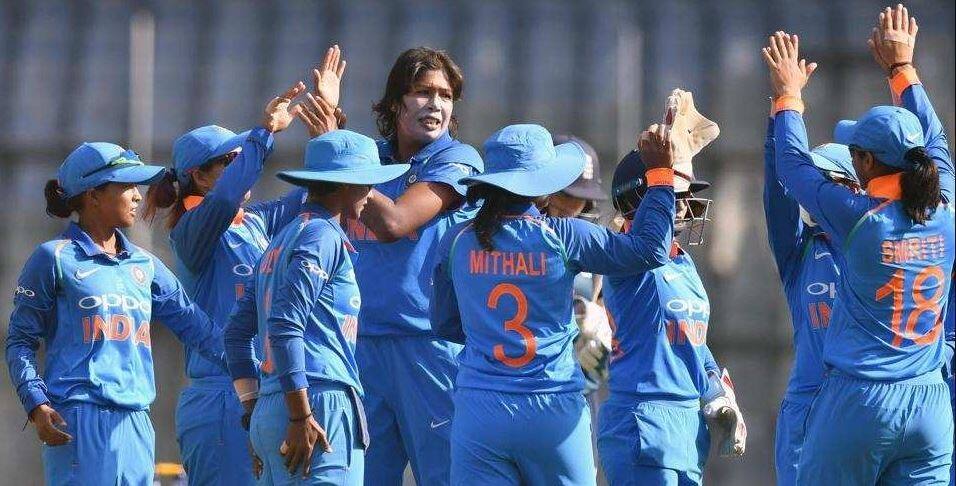 મિતાલી બાદ ભારતની આ સ્ટાર મહિલા ક્રિકેટર પર બનશે ફિલ્મ, કોહલીની પત્ની અનુષ્કા દેખાશે ક્રિકેટરના રૉલમાં, જાણો વિગતે Biopic film will be made on indian women cricketer jhulan goswami, anushka sharma be played lead role મિતાલી બાદ ભારતની આ સ્ટાર મહિલા ક્રિકેટર પર બનશે ફિલ્મ, કોહલીની પત્ની અનુષ્કા દેખાશે ક્રિકેટરના રૉલમાં, જાણો વિગતે