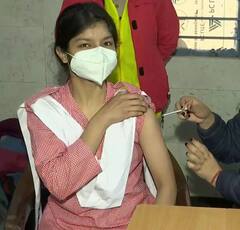 COVID Vaccination: देश में 15 से 18 साल के बच्चों को लग रही वैक्सीन, 10 लाख ने कराया रजिस्ट्रेशन, देखें तस्वीरें