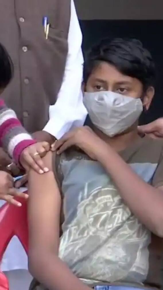 আজ থেকে  শুরু ১৫ থেকে ১৮ বছর বয়সীদের টিকাকরণ