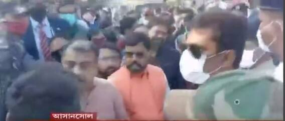 Municipal Election : মনোনয়ন জমাকে কেন্দ্র করে ধুন্ধুমার, আসানসোলে BJP বিধায়ককে ঘিরে বিক্ষোভ TMC-র| Bangla News