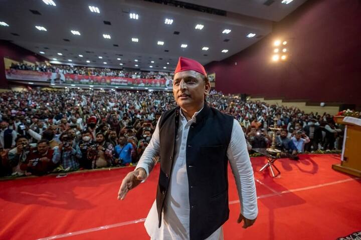 समाजवादी पार्टी अगर सत्ता में आती है तो ये तय है कि अखिलेश यादव ही राज्य के मुख्यमंत्री बनेंगे. अखिलेश यादव के एजुकेशन पर नजर डालें तो उन्होंने इंजीनियरिंग की डिग्री ली है. इसके साथ ही उन्होंने पोस्ट ग्रेजुएशन भी किया है.