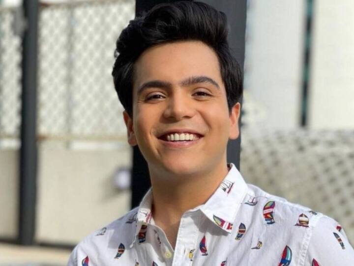 Raj Anadkat- राज अनादकट शो में नटखट टप्पू के किरदार में नजर आते हैं, जिन्हें हर कोई पसंद करता है. टप्पू सेना के लीडर टप्पू के किरदार को राज पिछले 3-4 सालों से निभा रहे हैं, जिसके लिए वह 50 से 55 हजार रुपये प्रति एपिसोड लेते हैं.