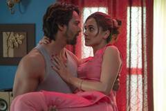 Celebs Avoid Romantic Scenes: फिल्मों में रोमांटिक सीन देने में इन एक्टर्स के छूटे पसीने, लिस्ट में शामिल नाम करेंगे हैरान !