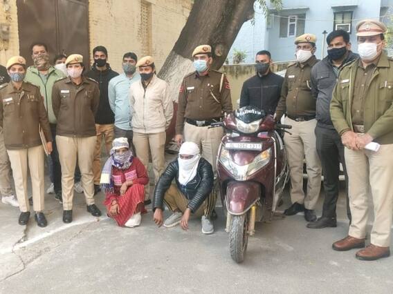 Delhi News: लव मैरिज के बाद पत्नी ने मांगा महंगा फोन, डिमांड पूरी करने के लिए रच दी ये साजिश Delhi News: लव मैरिज के बाद पत्नी ने मांगा महंगा फोन, डिमांड पूरी करने के लिए रच दी ये साजिश
