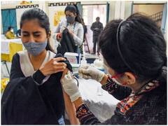 COVID Vaccination: देश में 15 से 18 साल के बच्चों को लग रही वैक्सीन, 10 लाख ने कराया रजिस्ट्रेशन, देखें तस्वीरें