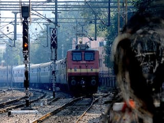 ​Indian Railway Jobs 2022: गेटमैन के पदों पर भर्ती कर रहा इंडियन रेलवे, 10वीं पास भी कर सकते हैं आवेदन