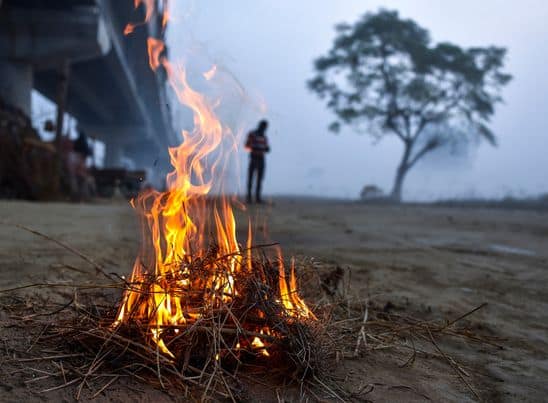 वहीं मौसम विभाग की मानें तो अभी उत्तरी भारत में 2-3 दिनों तक ठंड का सितम जारी रहेगा.
