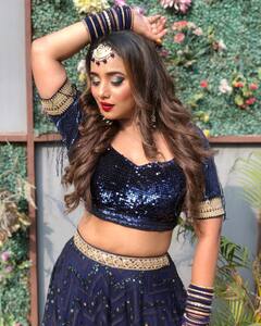 Rani Chatterjee Photos: ब्लू कलर के लहंगे में बला की खूबसूरत लग रही हैं रानी चटर्जी, यहां देखें बेहद ग्लैमरस फोटोशूट