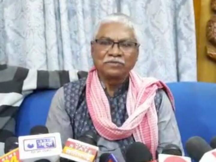 Trinamool Congress Balagarh MLA Manoranjan Byapari collect wood for cremation of dead bodies in Chhattisgarh ANN जानिए कौन हैं ममता की पार्टी से विधायक जो लाशों के दाह संस्कार के लिए लकड़ी इक्कठा करते थे?