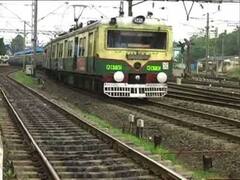 Covid Rule Violation In Train & Metro : নেই মাস্ক, স্টেশনে শিকেয় দূরত্ববিধি, মেট্রোতেও সেই চেনা ভিড় ! দেখুন ছবি