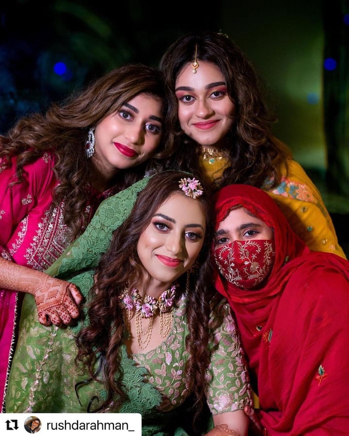 तिने कृती सेननच्या मिमी या चित्रपटातील एक गाणे गायले आहे. या चित्रपटाला एआर रेहमान यांनी संगीत दिले आहे.  (photo :khatija.rahman/ig)