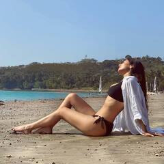 ब्लैक बिकिनी में Sonal Chauhan ने मचाया तहलका, हॉटनेस देख दिल हार बैठे फैन्स