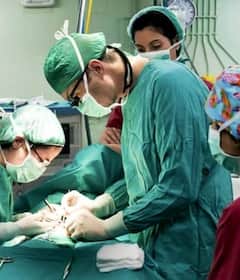 Doctors Corona Affected : রাজ্যজুড়ে করোনার থাবায় আক্রান্ত চিকিৎসক-স্বাস্থ্যকর্মীরা, পরিষেবা নিয়ে তৈরি হচ্ছে গভীর উদ্বেগ