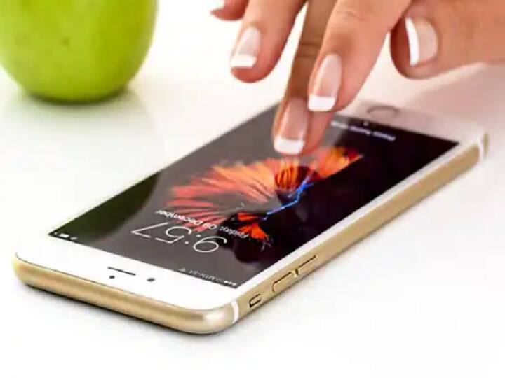 Now you can unlock your iPhone with Face Mask and specs also, know how this feature will work iPhone New Feature : अब फेस मास्क और चश्मा होने के बाद भी अनलॉक हो जाएगा iPhone, जल्द मिलेगा नया फीचर