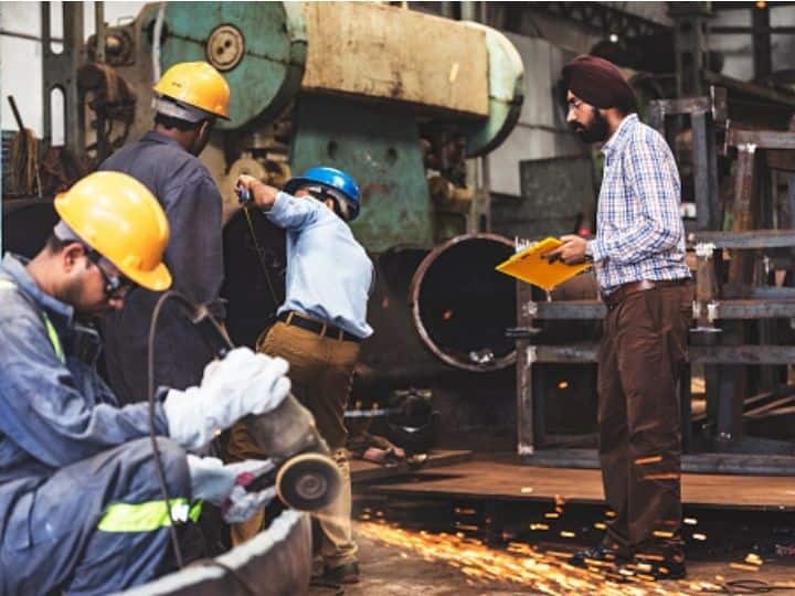 India’s Manufacturing Sector Ends 2021 On Strong Note Despite PMI Slips In December India’s Manufacturing Sector Ends 2021 On Strong Note Despite PMI Slips In December