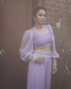 VJ Anjana pics: பனியில் படு கவர்ச்சி காட்டும் விஜே அஞ்சனா...!  இது வேற லெவல் போட்டோஷூட்
