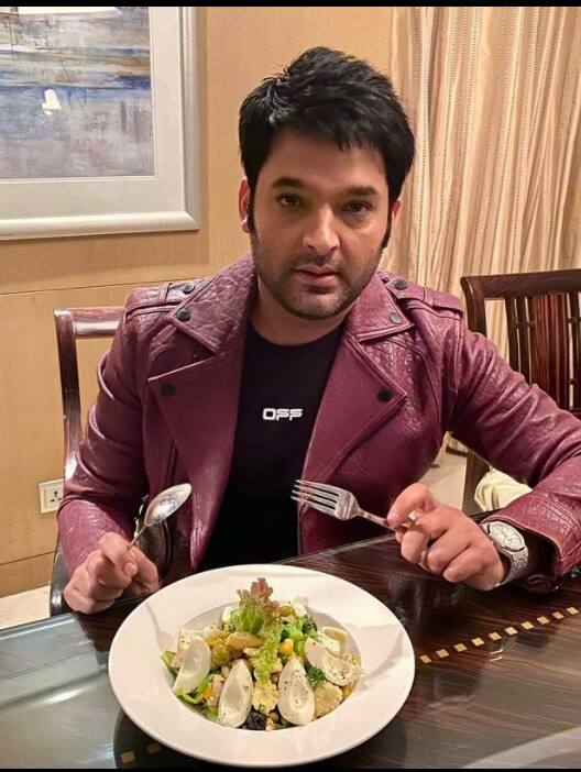 कपिल शर्मा (Kapil Sharma) द कपिल शर्मा शोचे सूत्रसंचालन कपिल शर्मा करतो. या शोच्या एका एपिसोडसाठी कपिल 30 ते 35 लाख मानधन घेतो.