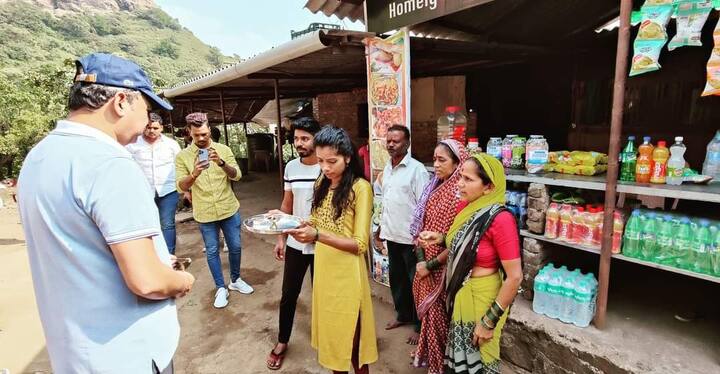 महाराष्ट्राचा हा उज्ज्वल ऐतिहासिक ठेवा जागतिक स्तरावर पोहोचविण्यासाठी आधी आपण तो पाहिला पाहिजे, अनुभवायला पाहिजे, त्याच्या उन्नतीसाठी आपणच कष्ट घेतले पाहिजेत.