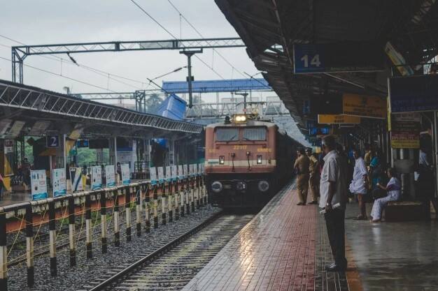 Indian Railway: Railways canceled 437 trains today,  UP, Bihar people can check the list here immediately. Cancelled Trains Today List: रेलवे ने आज 437 ट्रेनों को किया कैंसिल, यूपी बिहार से यात्रा करने वाले हैं तो फौरन चेक कर लें लिस्ट