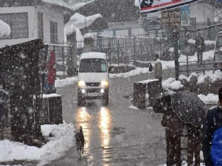 Jammu Kashmir Snowfall weather orange alert weatherman advisory ANN Jammu Kashmir Snowfall: जम्मू-कश्मीर में 'ऑरेंज अलर्ट' जारी, अगले 48 घंटों में हो सकती है भारी बर्फबारी