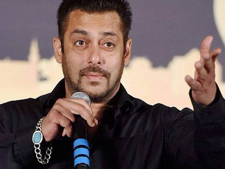 Salman Khan Bracelet: कलाई पर सालों से ये नीले रंग का ब्रेसलेट क्यों पहनते हैं सलमान खान? खुद खोला था चौंकाने वाला राज!
