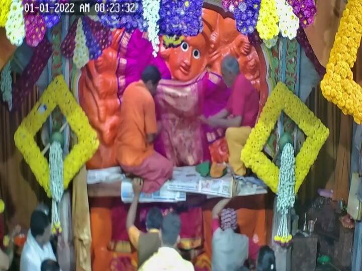 वणीच्या सप्तश्रृंगी देवीच्या दर्शनासाठी 10 वर्षांखालील मुलं आणि 65 वर्षांवरील नागरिकांना प्रवेशबंदी Nashik News Children under the age of 10 and citizens above the age of 65 are banned visiting the Saptashrungi Devi of Wani वणीच्या सप्तश्रृंगी देवीच्या दर्शनासाठी 10 वर्षांखालील मुलं आणि 65 वर्षांवरील नागरिकांना प्रवेशबंदी