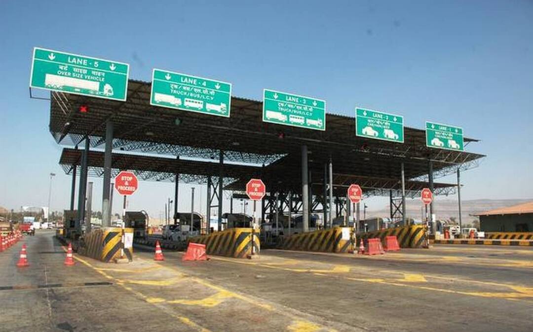 Mumbai High Court PIL related to pune satara NH 4 Highway toll scam पुणे-सातारा महामार्गावरील टोल वसूली बेकायदेशीर?, मुंबई उच्च न्यायालयात याचिका दाखल