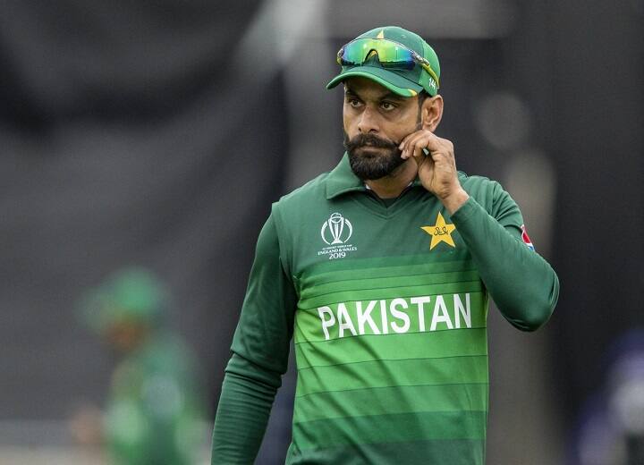 Former Pakistan captain Mohammad Hafeez announced his retirement from international cricket on Monday Mohammad Hafeez Retires: पाकिस्तानचा ऑलराऊंडर मोहम्मद हाफिजचा आंतरराष्ट्रीय क्रिकेटला अलविदा