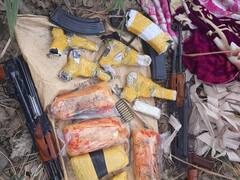 Jammu Kashmir: पाकिस्तान की साजिश नाकाम, सीमा पर बड़ी मात्रा में हथियारों के साथ बीएसएफ ने बरामद की हेरोइन