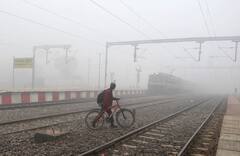 ठंड बढ़ने के बाद अब अलाव बना लोगों का सहारा, उत्तर भारत के हालात को बयां करती तस्वीरें