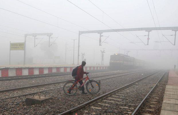 उत्तरी भारत में पड़ रही ठंड और शीतलहर के चलते लोगों का घरों से बाहर निकलना मुश्किल होता जा रहा है.