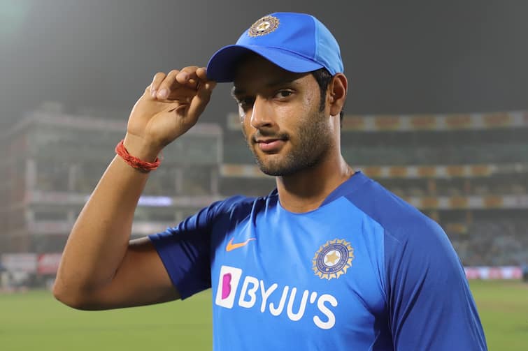 Mumbai All-rounder Shivam Dube Test Positive for Covid-19 Shivam Dube Tested Covid-19 Positive: मुंबईचा स्टार ऑलराऊंडर शिवम दुबे कोरोना पॉझिटिव्ह