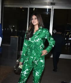 নতুন বছর উদযাপনে ইউএসএ উড়ে গেলেন মিস ইউনিভার্স হরনাজ