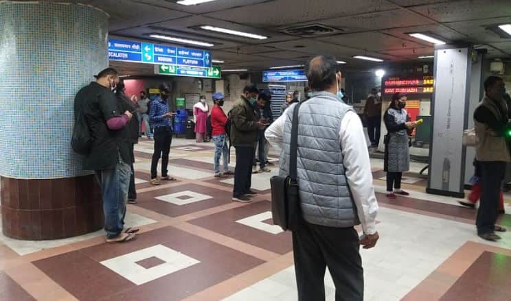 kolkata Metro service disrupted due to disruptions of reck Kolkata Metro Service: বিধি-নিষেধের প্রথম দিনেই বিপত্তি, জোড়া বিভ্রাটে বিঘ্নিত মেট্রো চলাচল