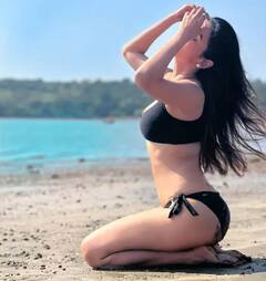 બ્લેક બિકિનીમાં Sonal Chauhan એ તહેલકો મચાવ્યો, તસવીરો જોઈ ફેન્સ ચોંકી ગયા