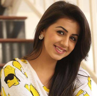 1983ம் ஆண்டு என்ற படம் மூலமாக மலையாளத்தில் அறிமுகமானார்.