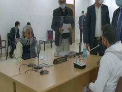 Bihar Corona News: CM नीतीश के जनता दरबार में पहुंचे छह कोरोना पॉजिटिव लोग, सभी को कराया गया भर्ती, मचा हड़कंप