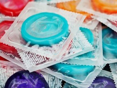 33,000 condoms sold on New Years festival blink it updated புத்தாண்டுக்கு முந்தைய நாளில் 33,000 ஆணுறை ஆன்லைனில் வித்துச்சு ட்யூட்.. BlinkIt கொடுத்த அப்டேட்..