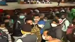 Local Train: করোনা আবহে বালিগঞ্জ স্টেশনে উপচে পড়া ভিড় । Bangla News