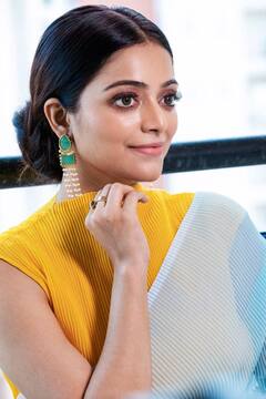 Actress Janani | விண்மீன் விதையில்... நடிகை ஜனனியின் க்யூட் க்ளிக்ஸ்!!