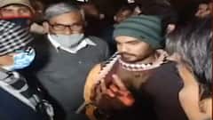 Prayagraj: सड़क पर आपस में भिड़े छात्रों के दो गुट, मारपीट के बाद जमकर किया हंगामा