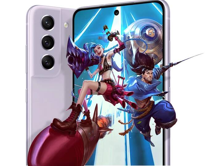 Samsung Galaxy S21 FE 5G की कीमत 128GB स्टोरेज वैरिएंट के लिए GBP 699 (लगभग 70,200 रुपये) और 256GB ऑप्शन के लिए EUR 749 (लगभग 75,200 रुपये) सैमसंग यूके की वेबसाइट पर लिस्टिंग के अनुसार निर्धारित की गई है.