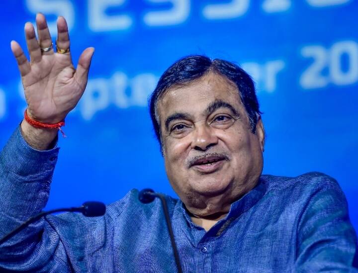 Nitin Gadkari Four highways worth Rs 8,000 crore inaugurated in Solapur by Nitin Gadkari Nitin Gadkari : सोलापुरात आठ हजार कोटींच्या चार महामार्गांचे नितीन गडकरींच्या हस्ते लोकार्पण