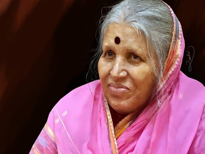 सिंधुताई सपकाळ यांनी अतिशय खडतर परिस्थितीत आयुष्य व्यतीत करुन शेकडो अनाथ मुलांना आईच्या मायेचं छत्र दिलं.